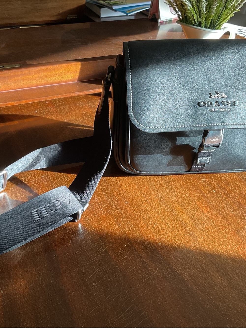 Coach Black Women‘s leather crossbody bag
